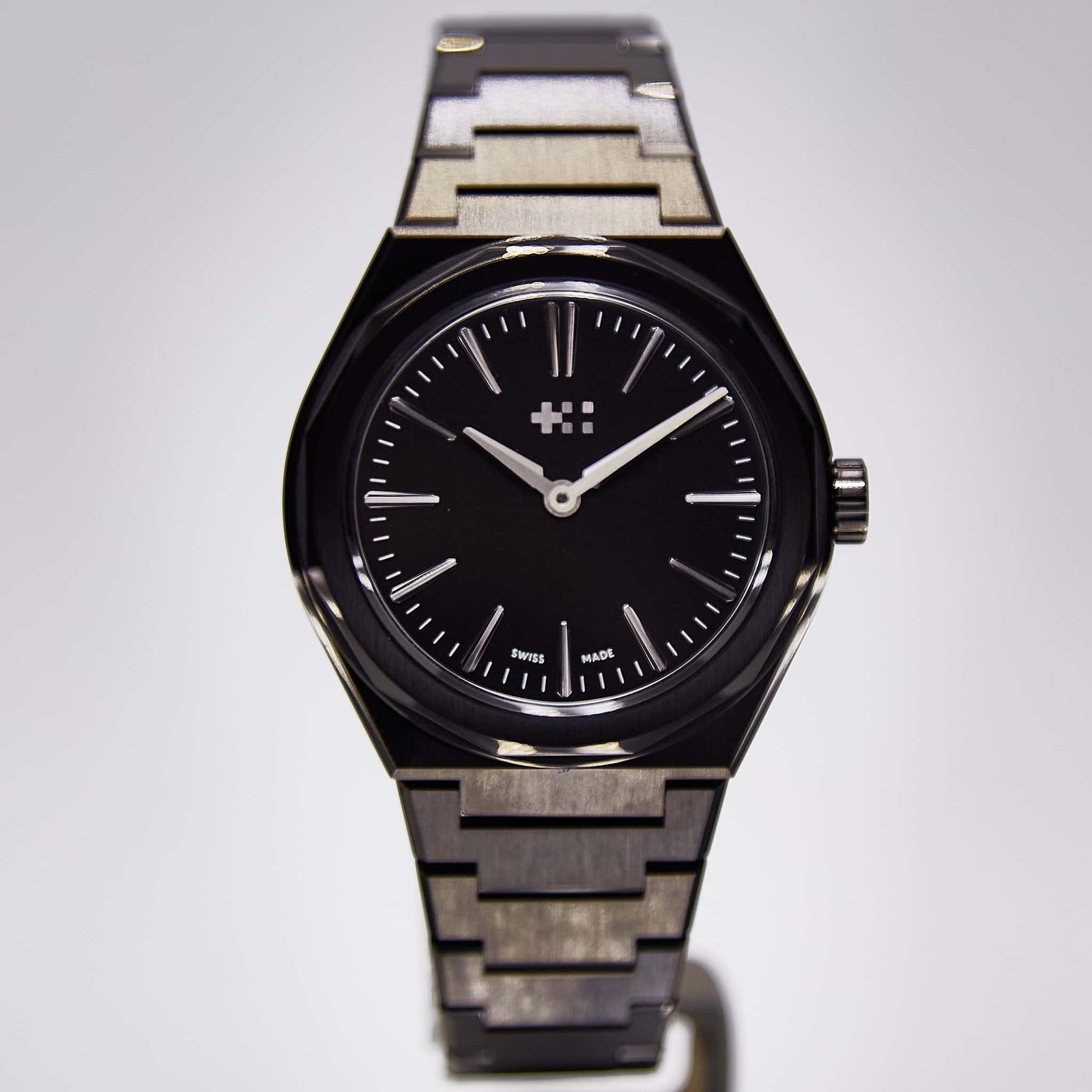 Christopher Ward Twelve 660 (C12-38H2H1-SK0K0-B0) - Chrono Swiss Watch Christopher Ward Twelve 660 (C12-38H2H1-SK0K0-B0) - Chrono Swiss Watch