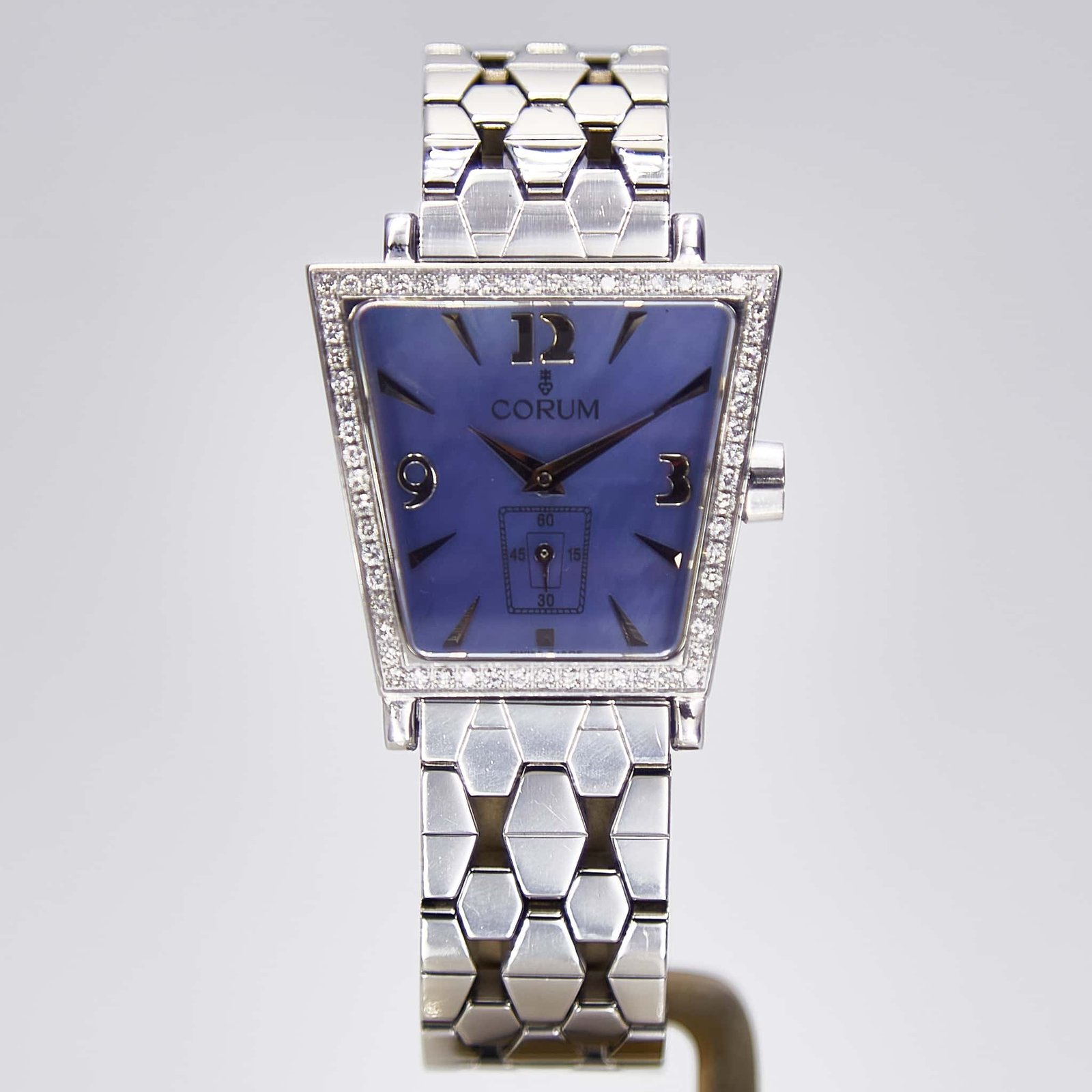 Corum Trapeze (105.404.47) - Chrono Swiss Watch Corum Trapeze (105.404.47) - Chrono Swiss Watch