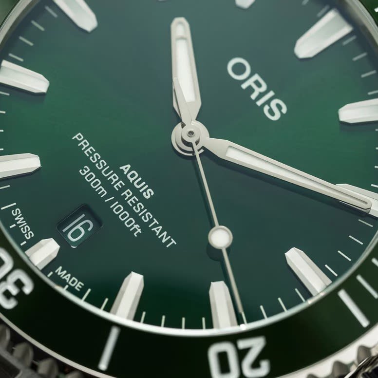 Oris Aquis Date (01 733 7787 4157) - Chrono Swiss Watch Oris Aquis Date (01 733 7787 4157) - Chrono Swiss Watch