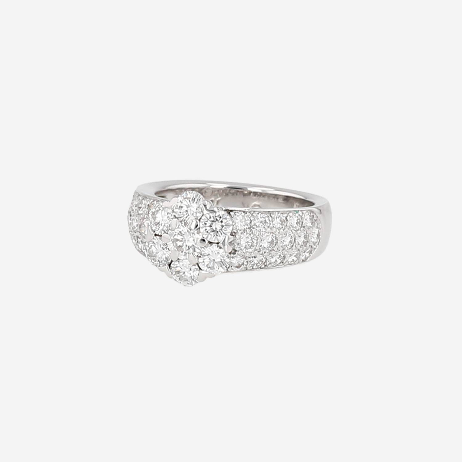 Bague Van Cleef & Arpels en or blanc et diamants Bague Van Cleef & Arpels en or blanc et diamants