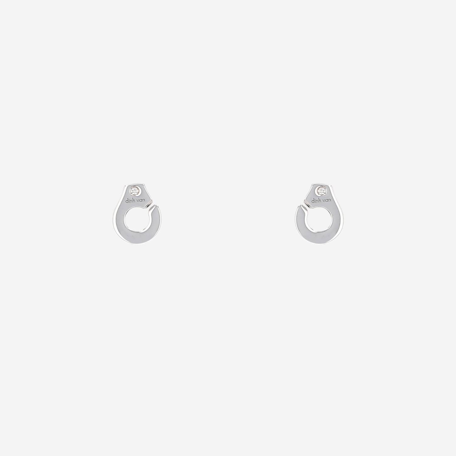 Paire de boucles d'oreilles Dinh Van Menottes R7,5 en or blanc et diamants Paire de boucles d'oreilles Dinh Van Menottes R7,5 en or blanc et diamants