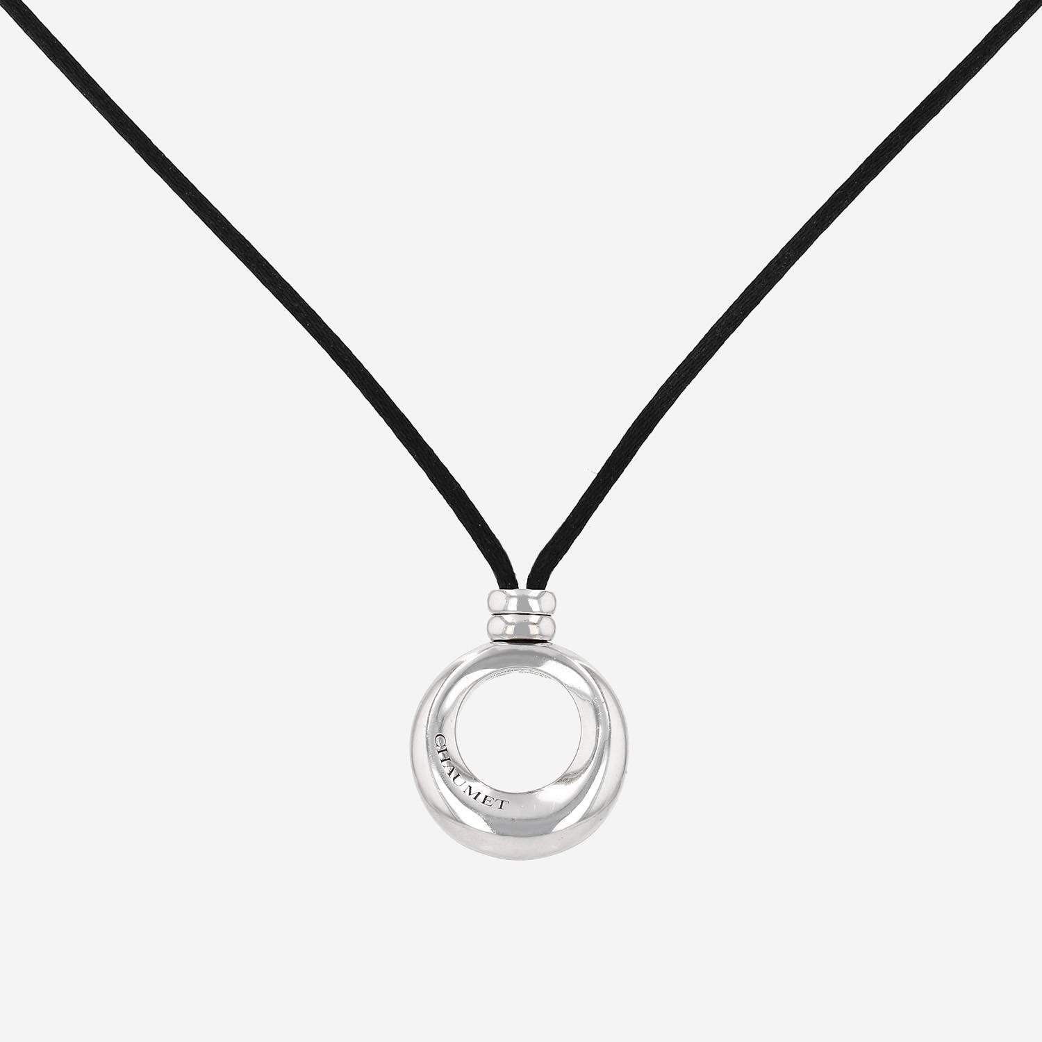 Pendentif Chaumet Anneau en or blanc Pendentif Chaumet Anneau en or blanc