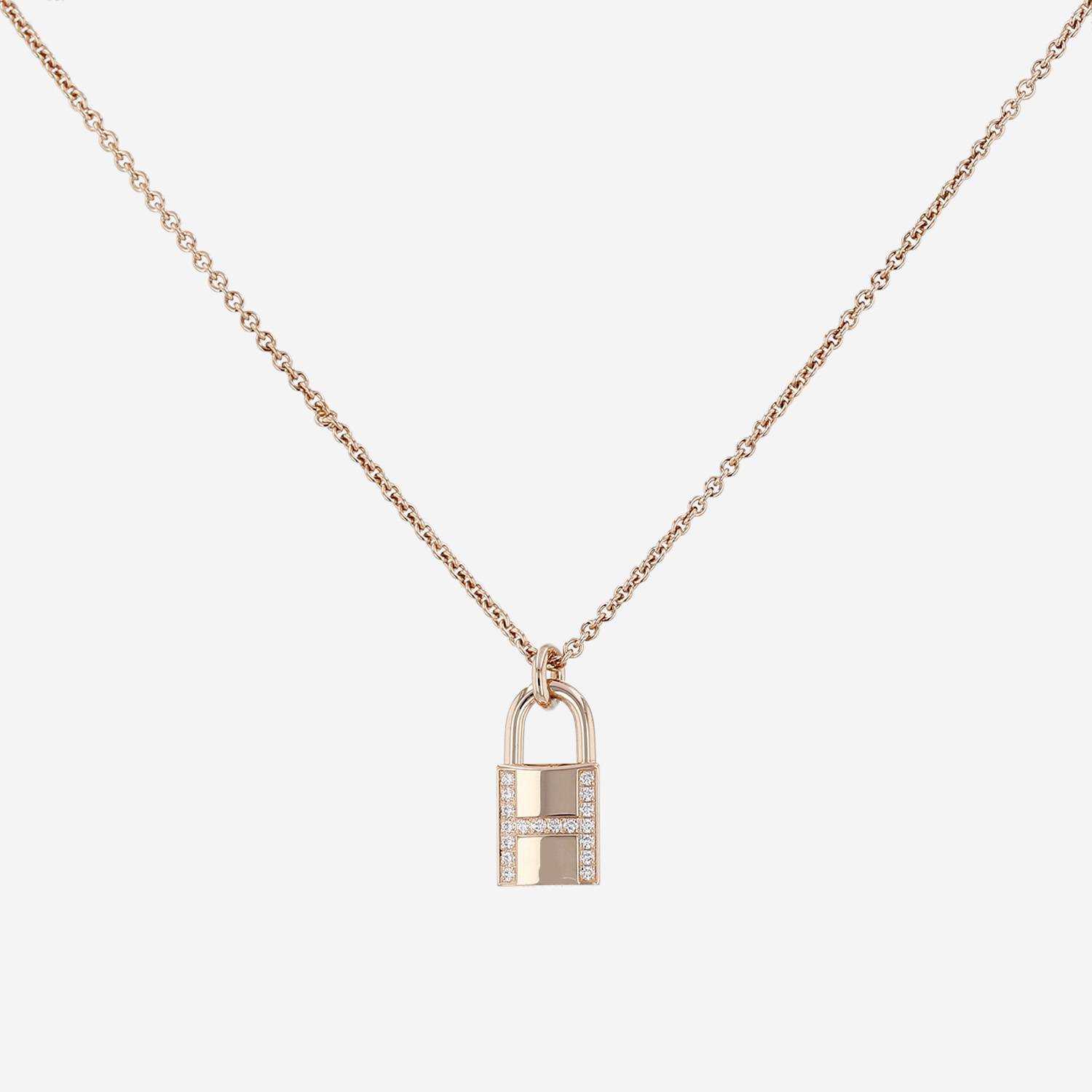 Pendentif Hermès Cadenas Kelly en or rose et diamants Pendentif Hermès Cadenas Kelly en or rose et diamants